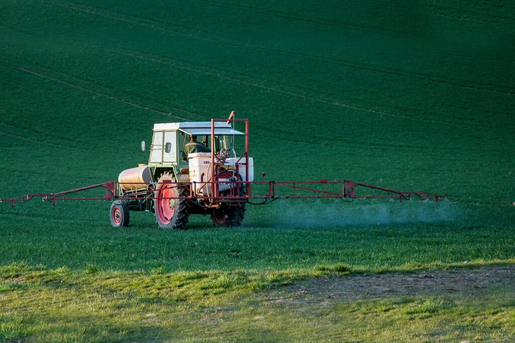 Herbicide prosulfocarbe. Pour la sécurité des enfants, l’Anses Impose Une Zone-Tampon D’au Moins 10 Mètres