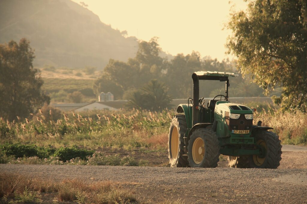 Le Collectif Nourrir, la Confédération paysanne et le Modef dénoncent une loi agricole favorable à l&rsquo;industrialisation de l&rsquo;agriculture